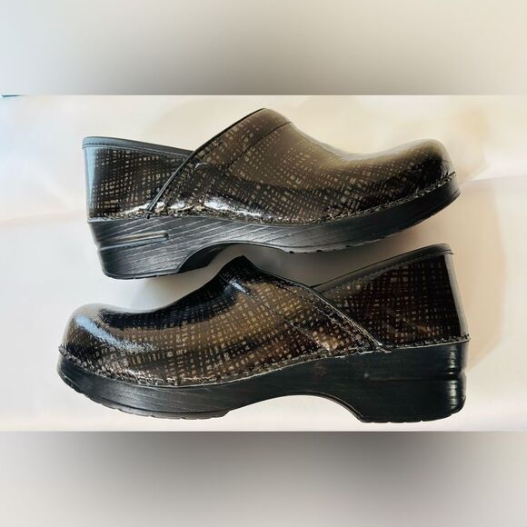 Dansko Professional Clogs Black & Gold - Picture 9 of 9